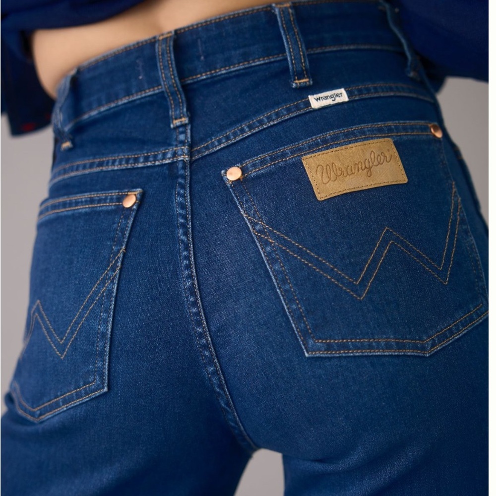 Wrangler Wander High Rise Flare - size 28/6 NWT